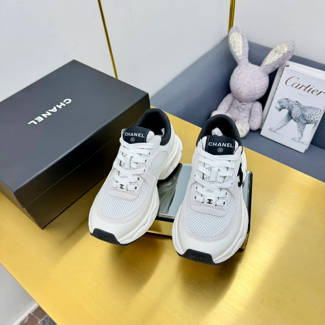 👟👟Ex-factory price 600👟👟 Upgraded version, upgraded version, upgraded version! No rebuttal accepted! ! ! ! Chanel Chanel dad shoes, couples' model for men and women - 2025 top casual sports shoes in the counter. This classic design; the upper is electro-embroidered with various techniques; ❷The inner lining is made of: original Yangli + net ❸The outsole is based on: the original TPU combination outsole. The full set of boutique packaging for women 35–41